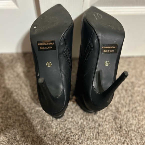 Exotic Style Ankle Boots - Picture 4 of 6